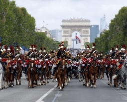 « Si nous ne faisons rien, le dernier soldat français défilera sur les Champs-Élysées le 14 juillet 2040 »